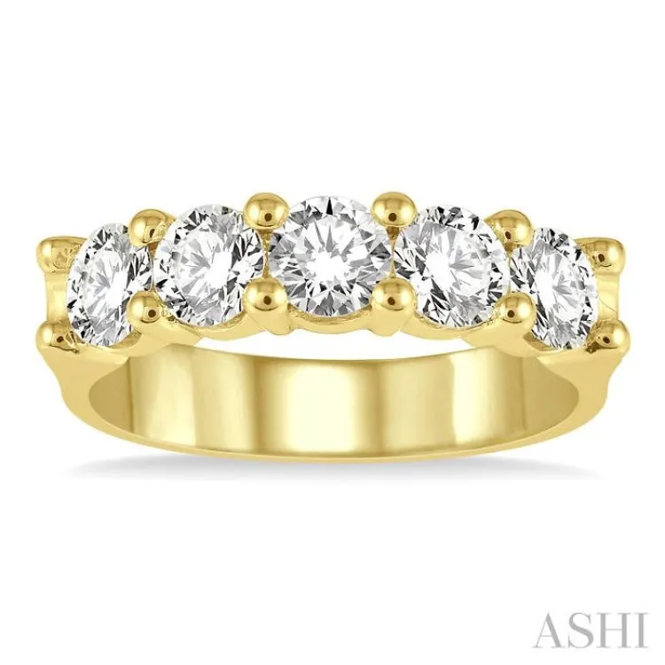 1 1/2 ctw 5 Stone Round Cut Diamond Wedding Band in 14K Yellow Gold