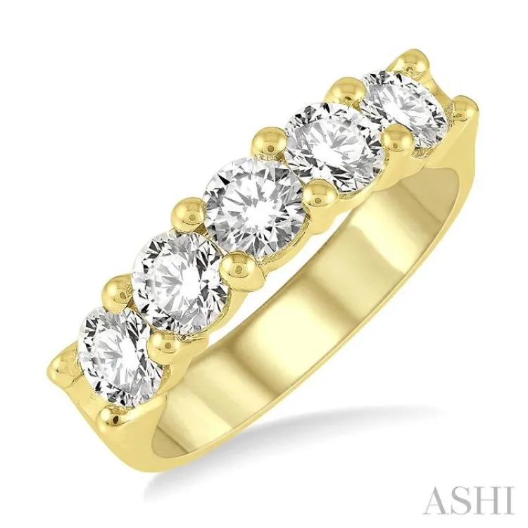 1 1/2 ctw 5 Stone Round Cut Diamond Wedding Band in 14K Yellow Gold