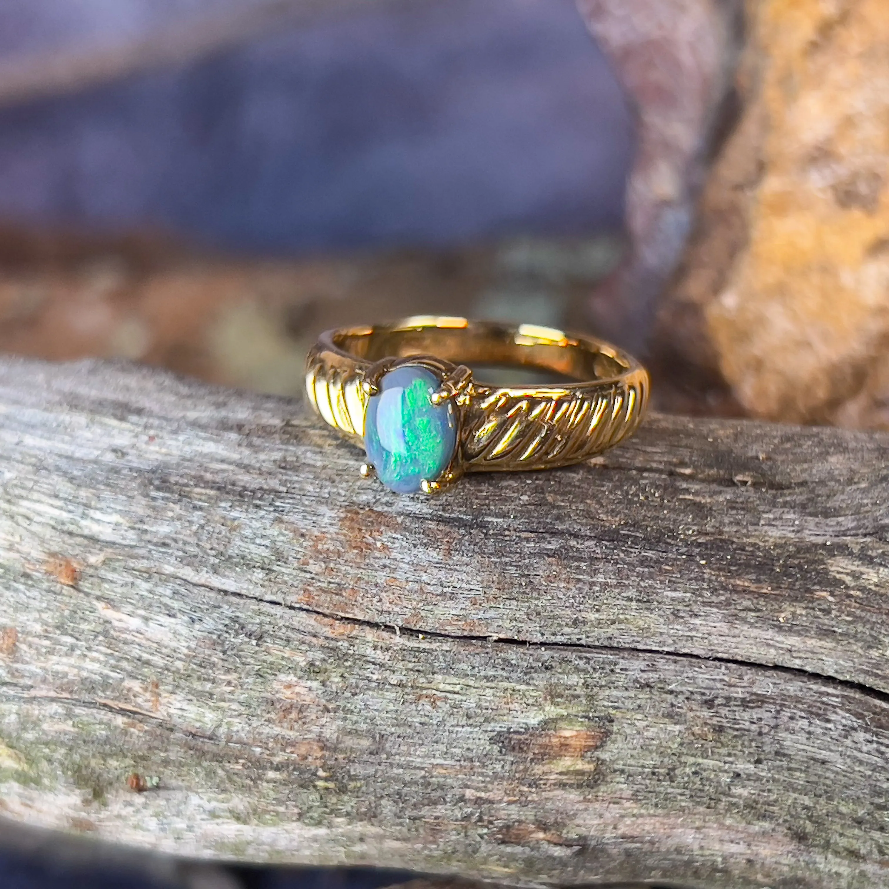 18kt Yellow Gold Black Opal 0.55ct green flash ring