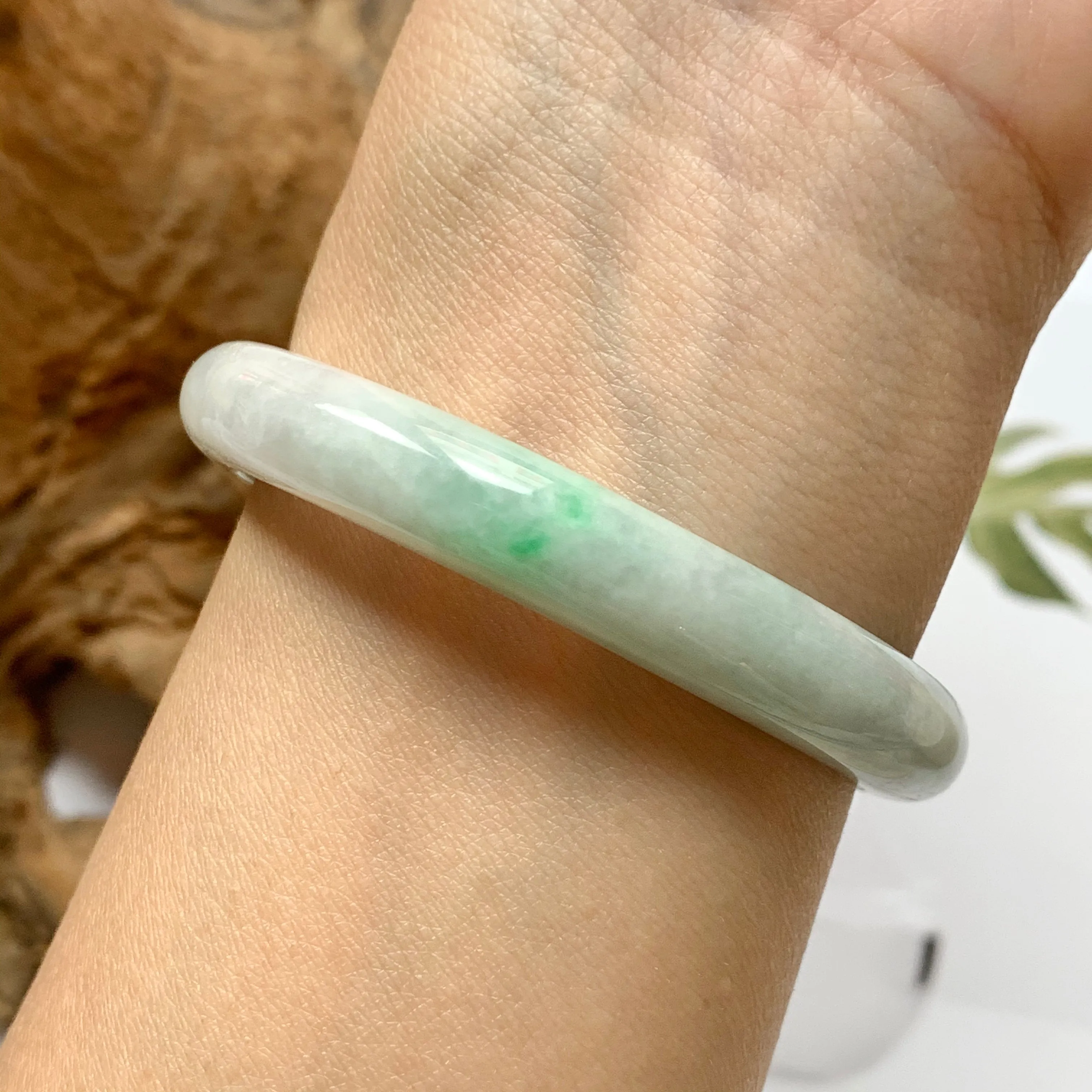 52.6mm A-Grade Natural Moss On Snow Jadeite Modern Oval Bangle No.151721