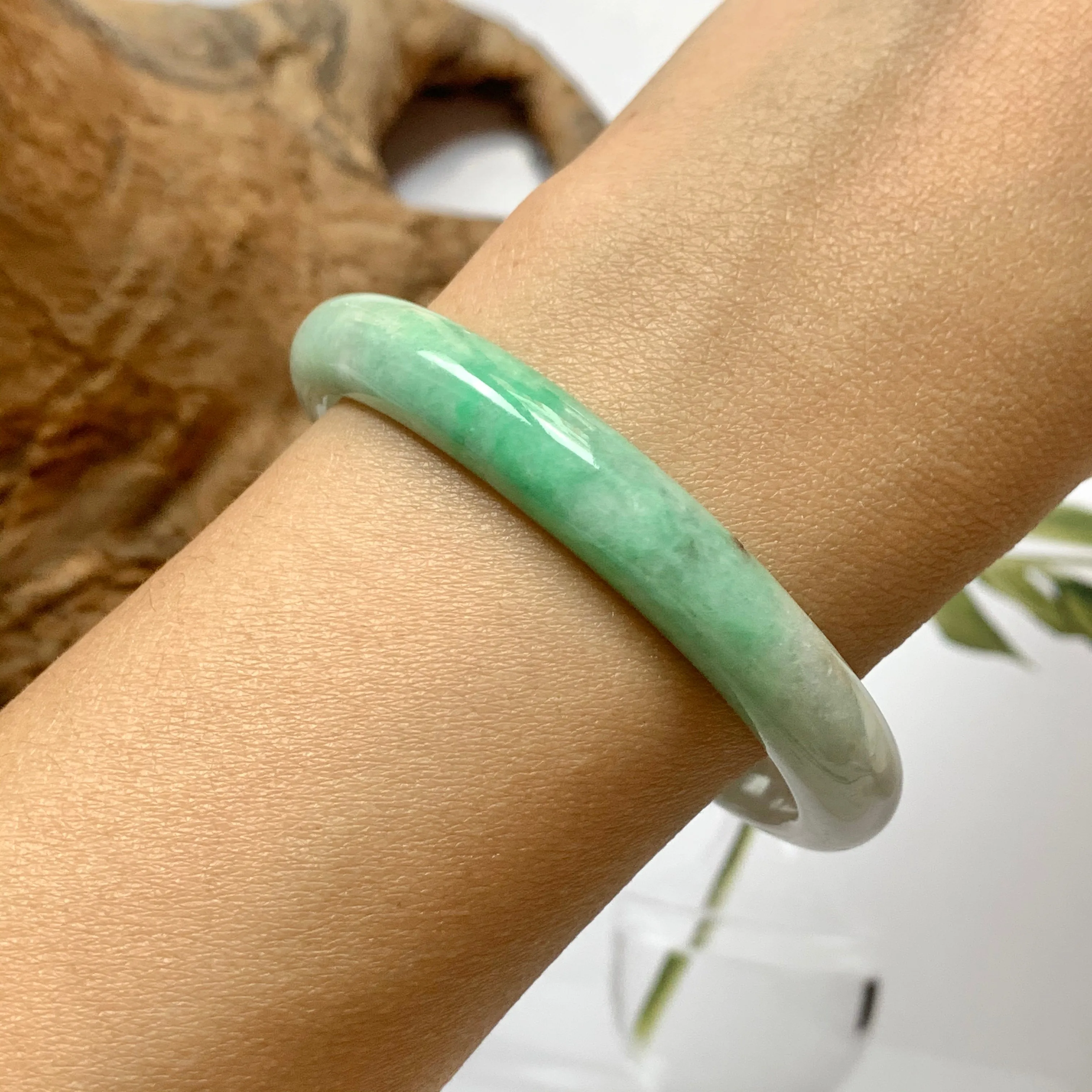 52.6mm A-Grade Natural Moss On Snow Jadeite Modern Oval Bangle No.151721