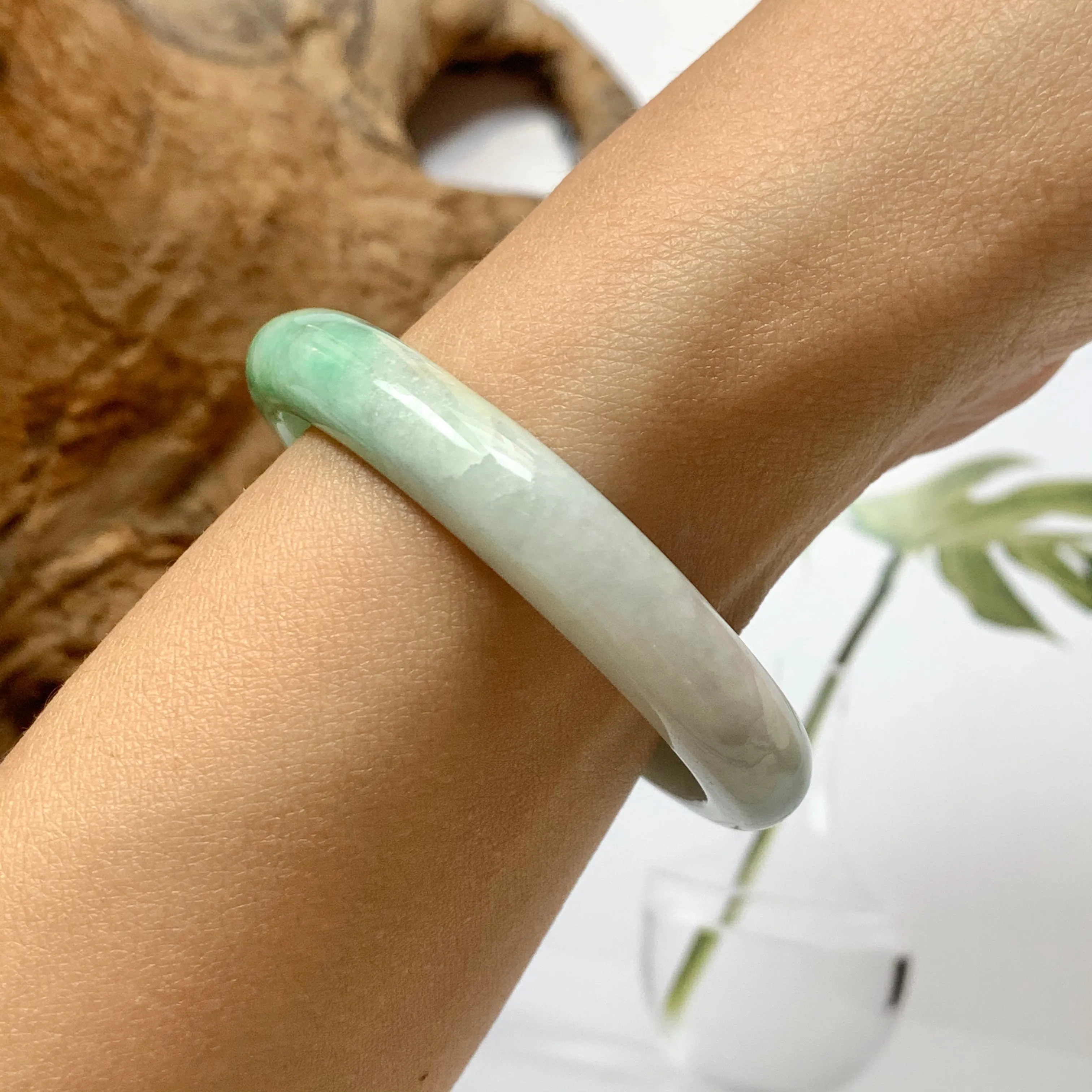 52.6mm A-Grade Natural Moss On Snow Jadeite Modern Oval Bangle No.151721