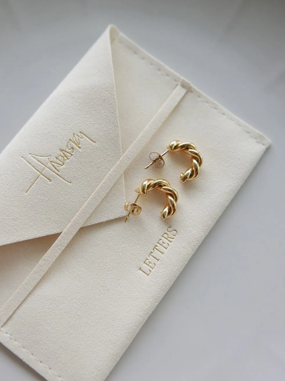 A Simple Trust Earrings