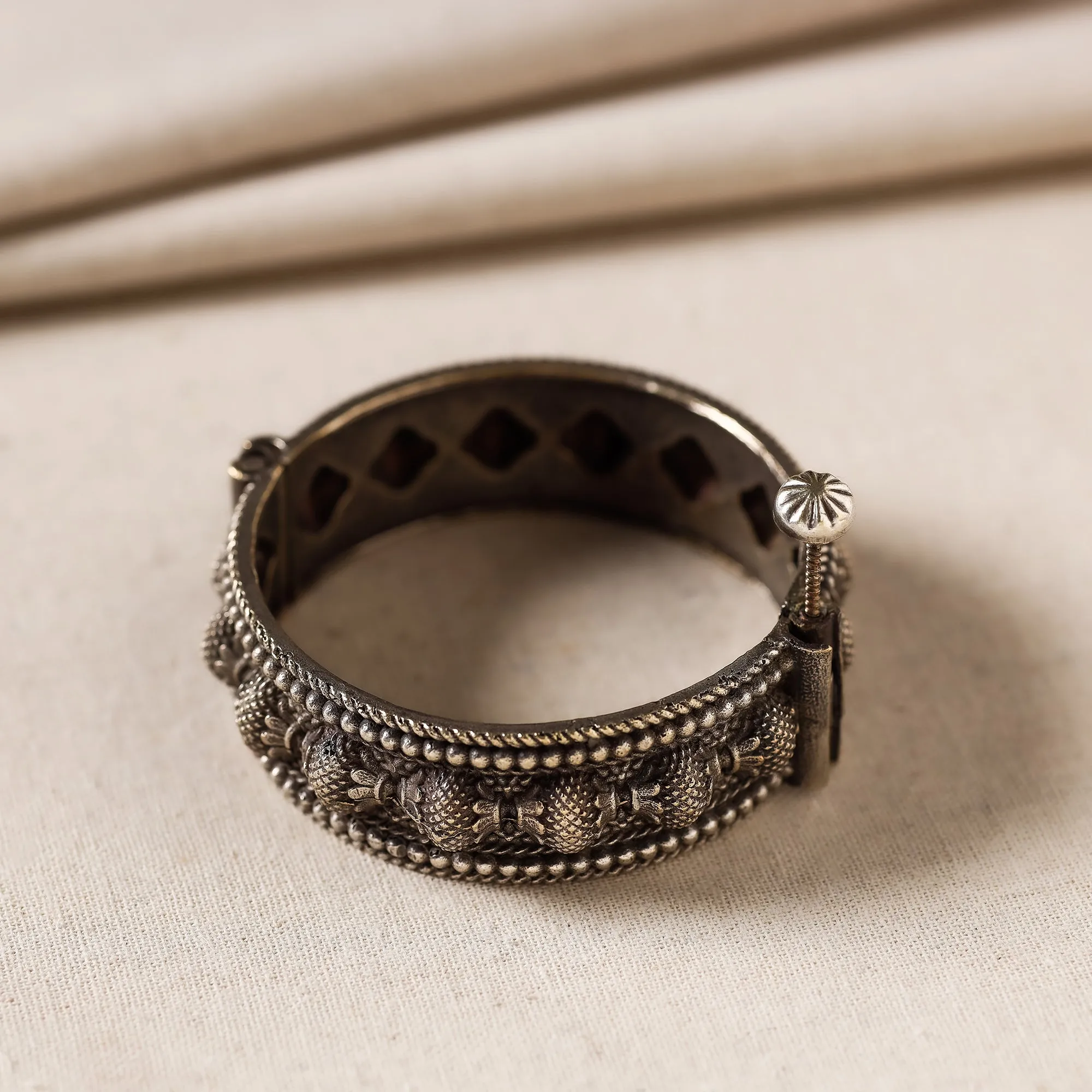 Antique Silver Finish Oxidised Brass Base Bangle / Kada