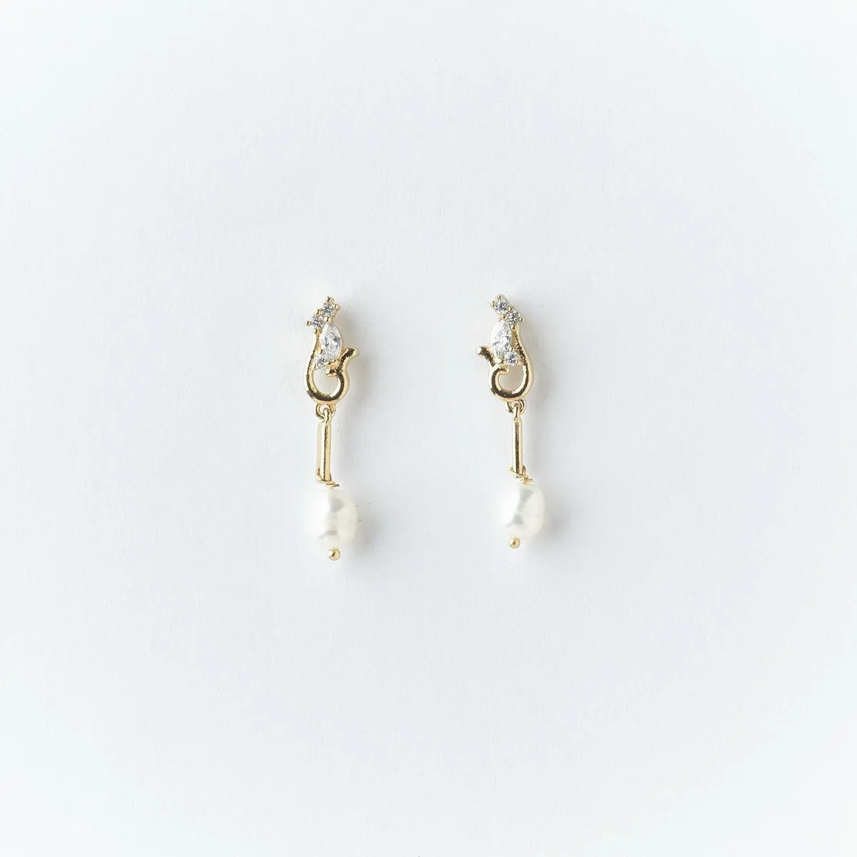 Delicate Stone Studded Pearl Earring