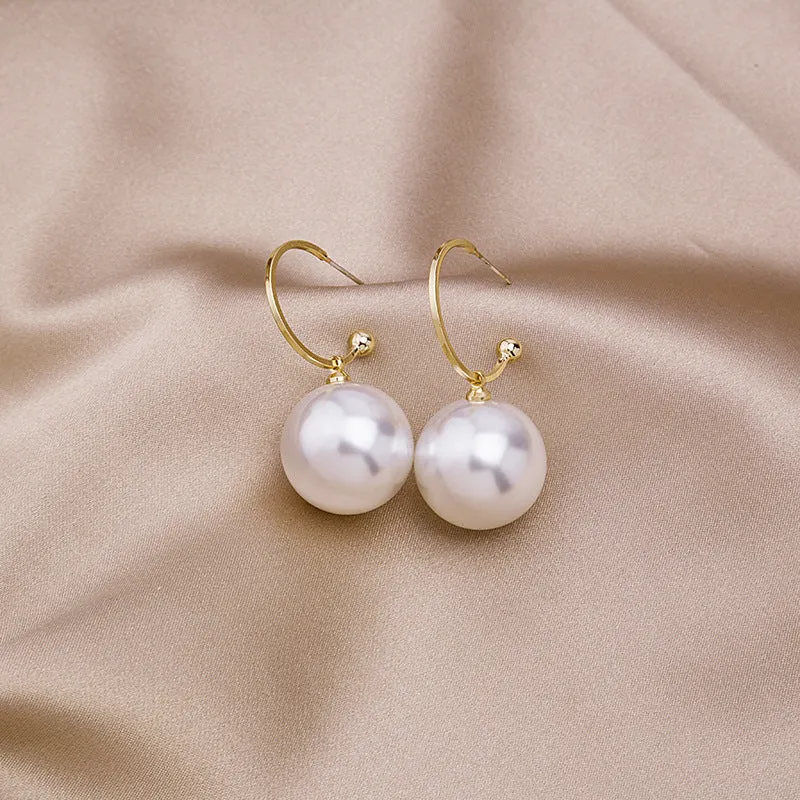 Fashion Simple Women's Pearl Alloy Earrings