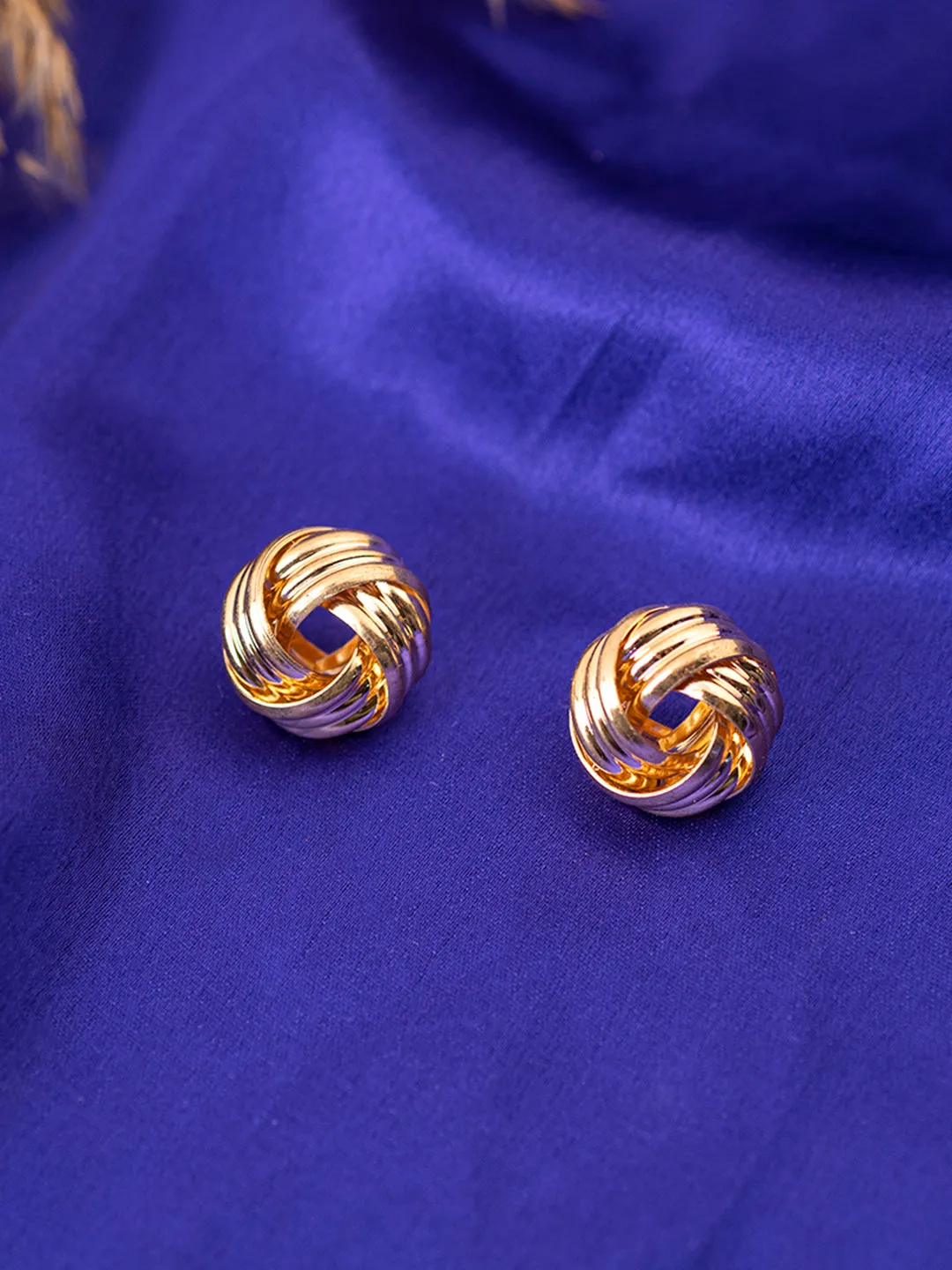 Gold Knot Stud Earrings - Stylish and Elegant Jewelry for Any Occasion