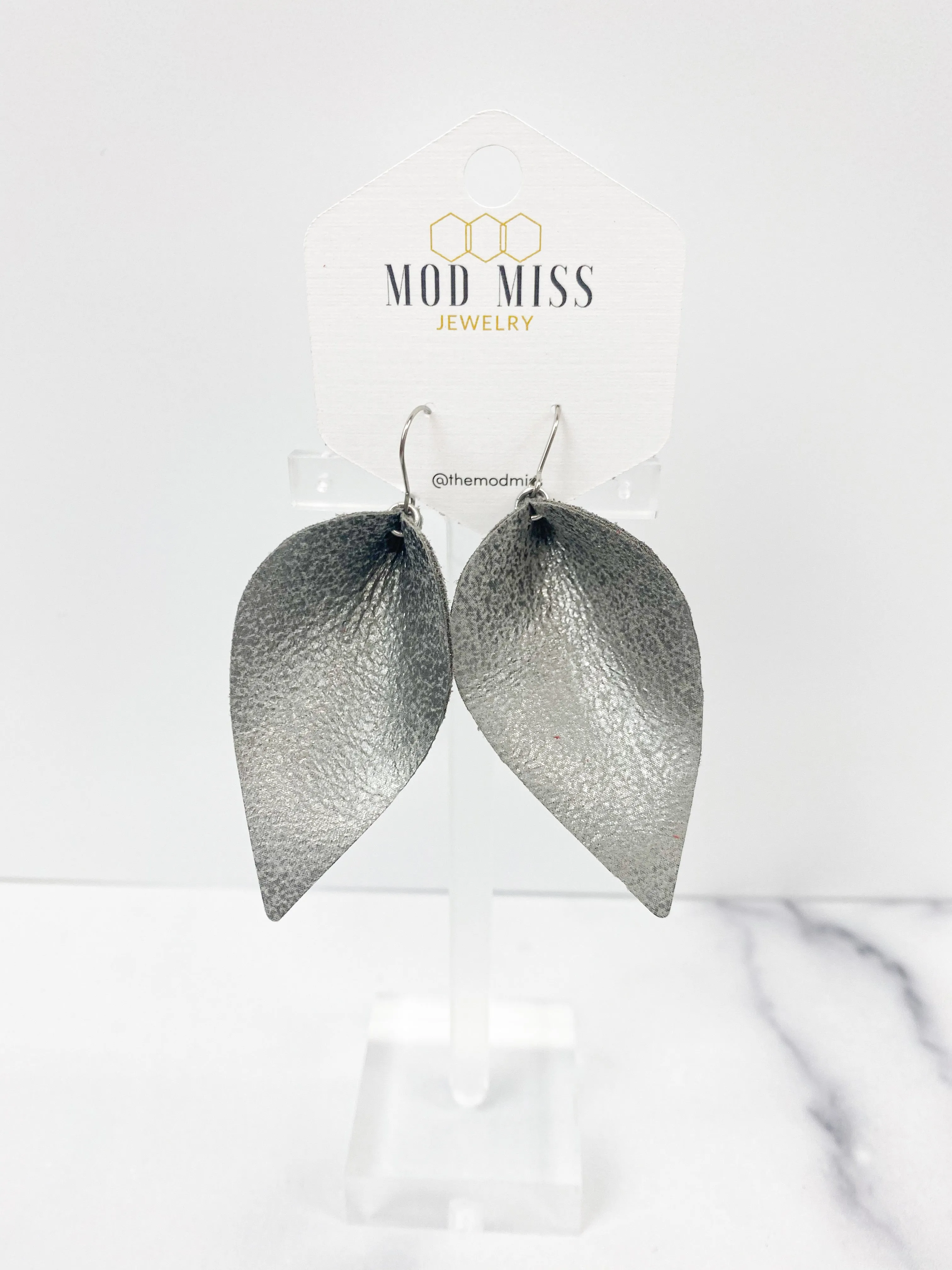 Leather Petal Earring "Rock N Roll Gray"