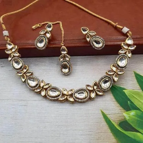 Oval Flower Motif Kundan Necklace Set