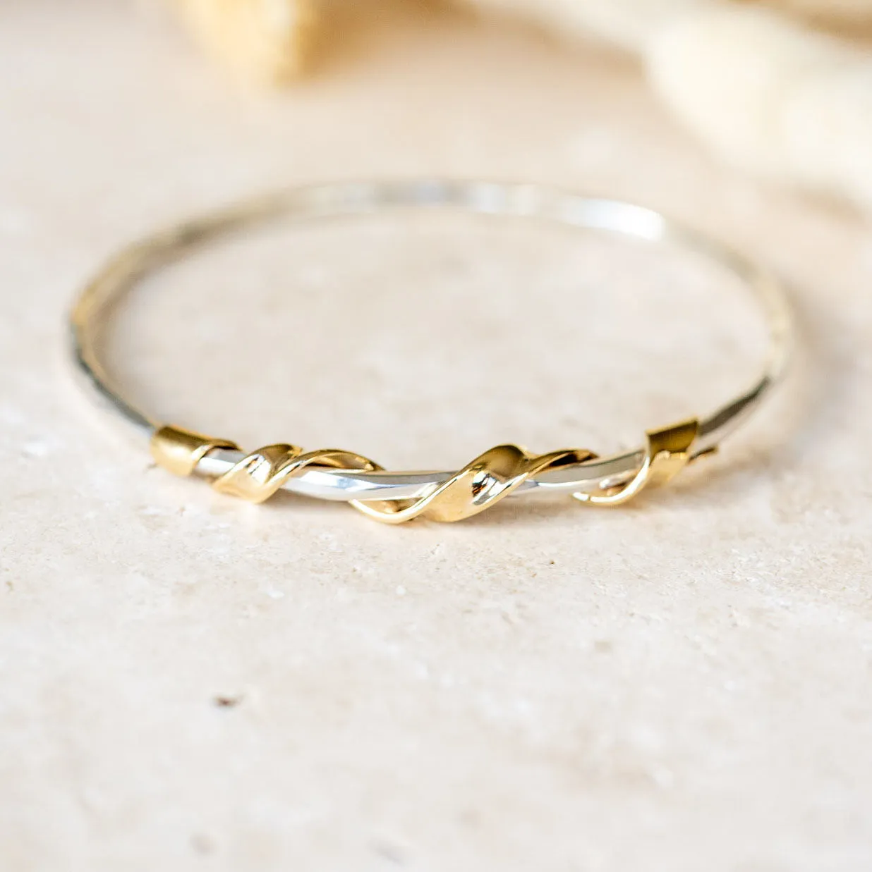 Ribbon 9ct Gold Bangle