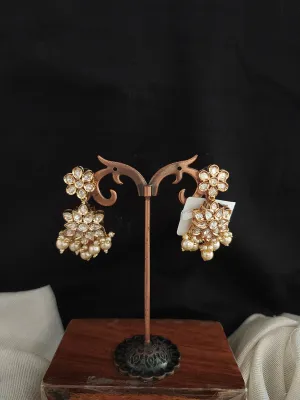 Simple and Elegant Kundan Earrings